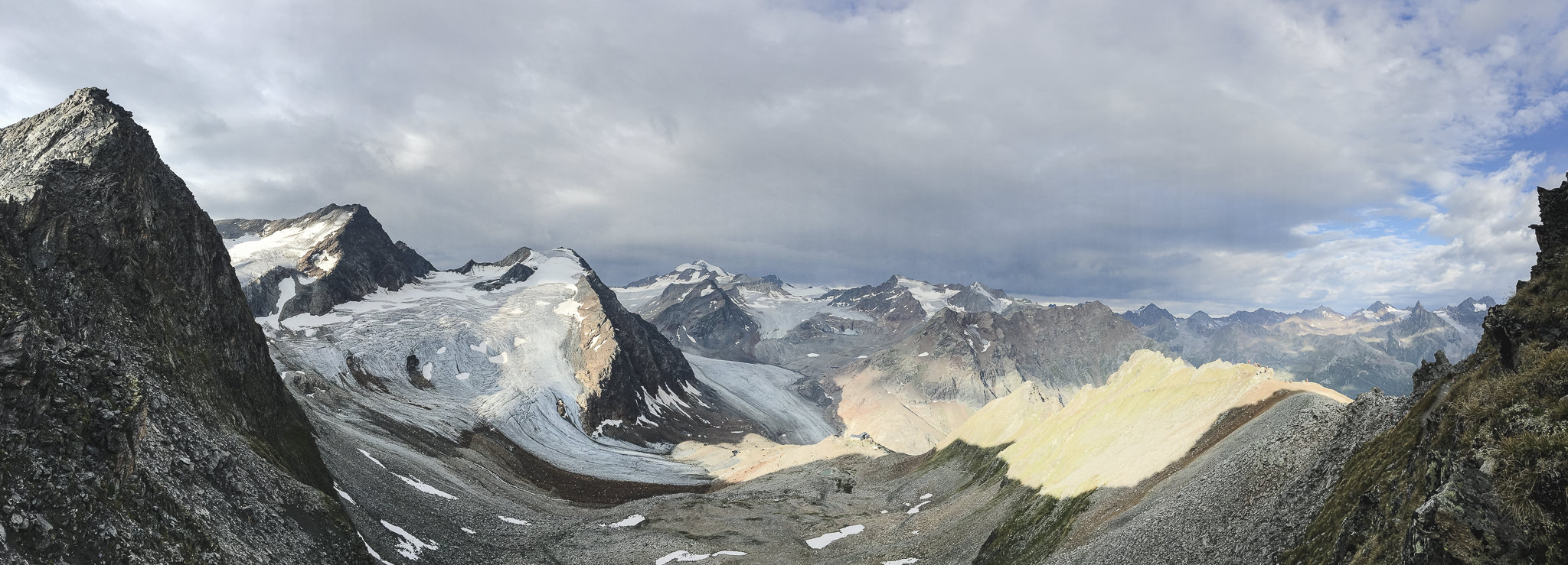 Wandern auf dem E5: Ausblick auf die Gletscher bei der Braunschweiger Hütte