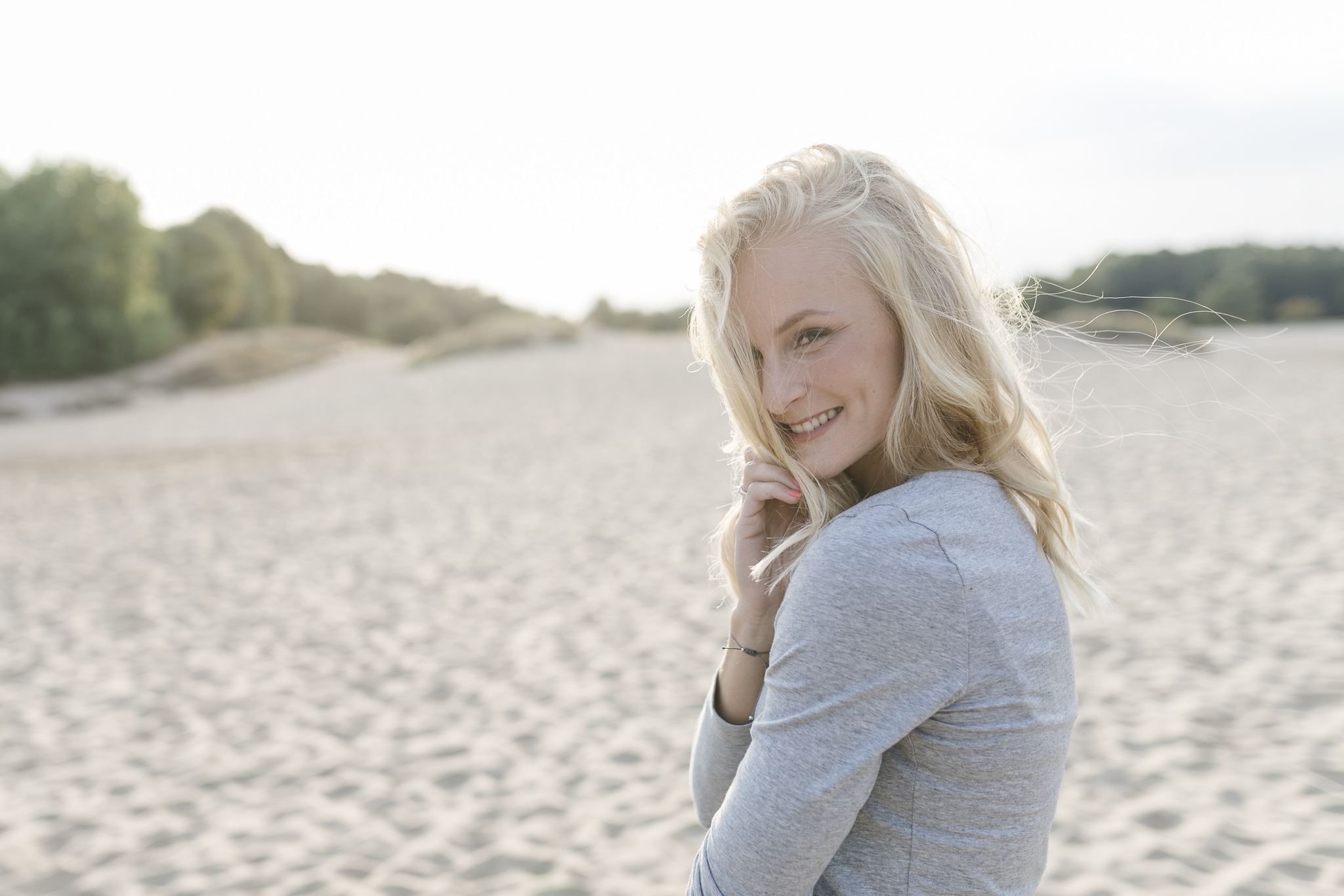 Portraitfotos - Close-Up einer jungen Frau am Strand